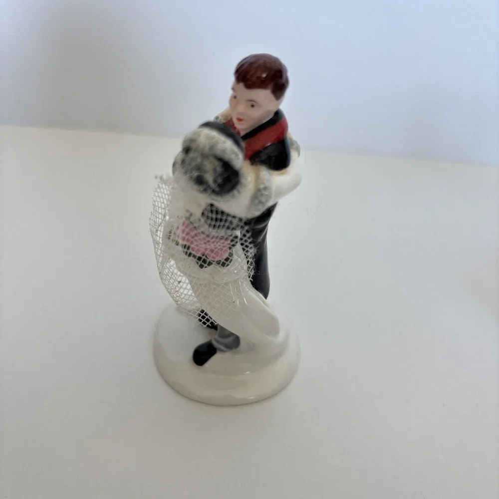 Department 56 Snow Village Just Married Set of 2 Porcelain Village Accessories - Picture 5 of 16
